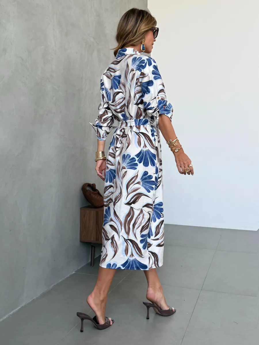 Синее длинное платье рубашка летнее с ярким принтом и поясом