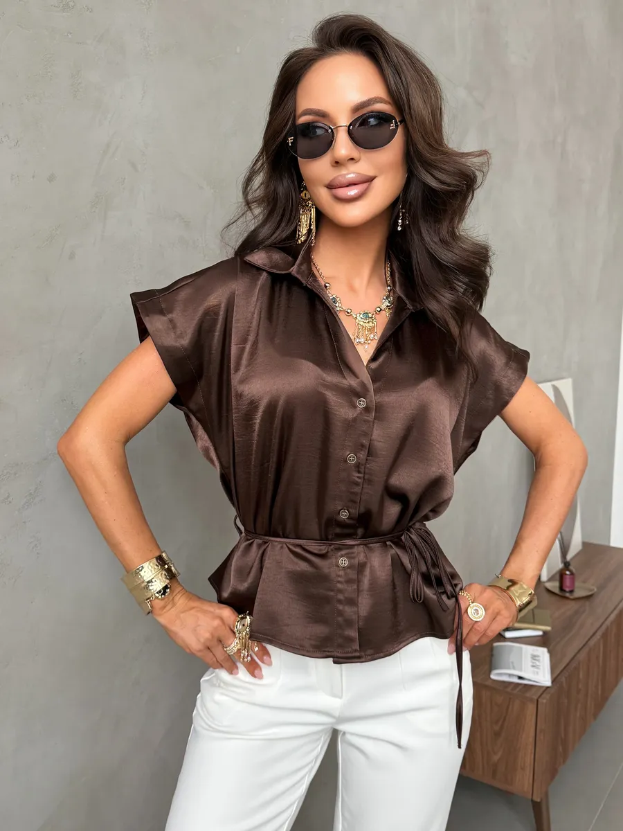 Коричневая легкая летняя блузка атласная