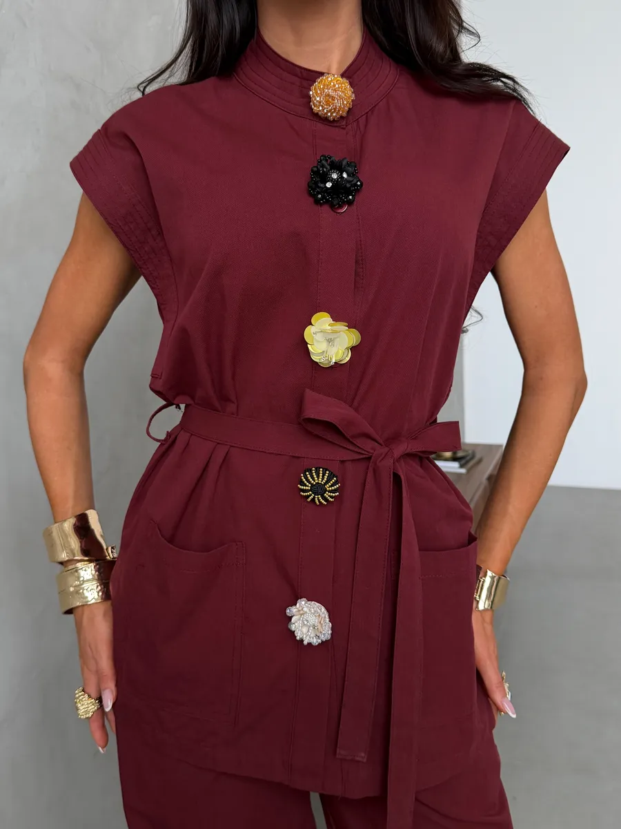 Бордовый костюм брючный летний праздничный с жилеткой