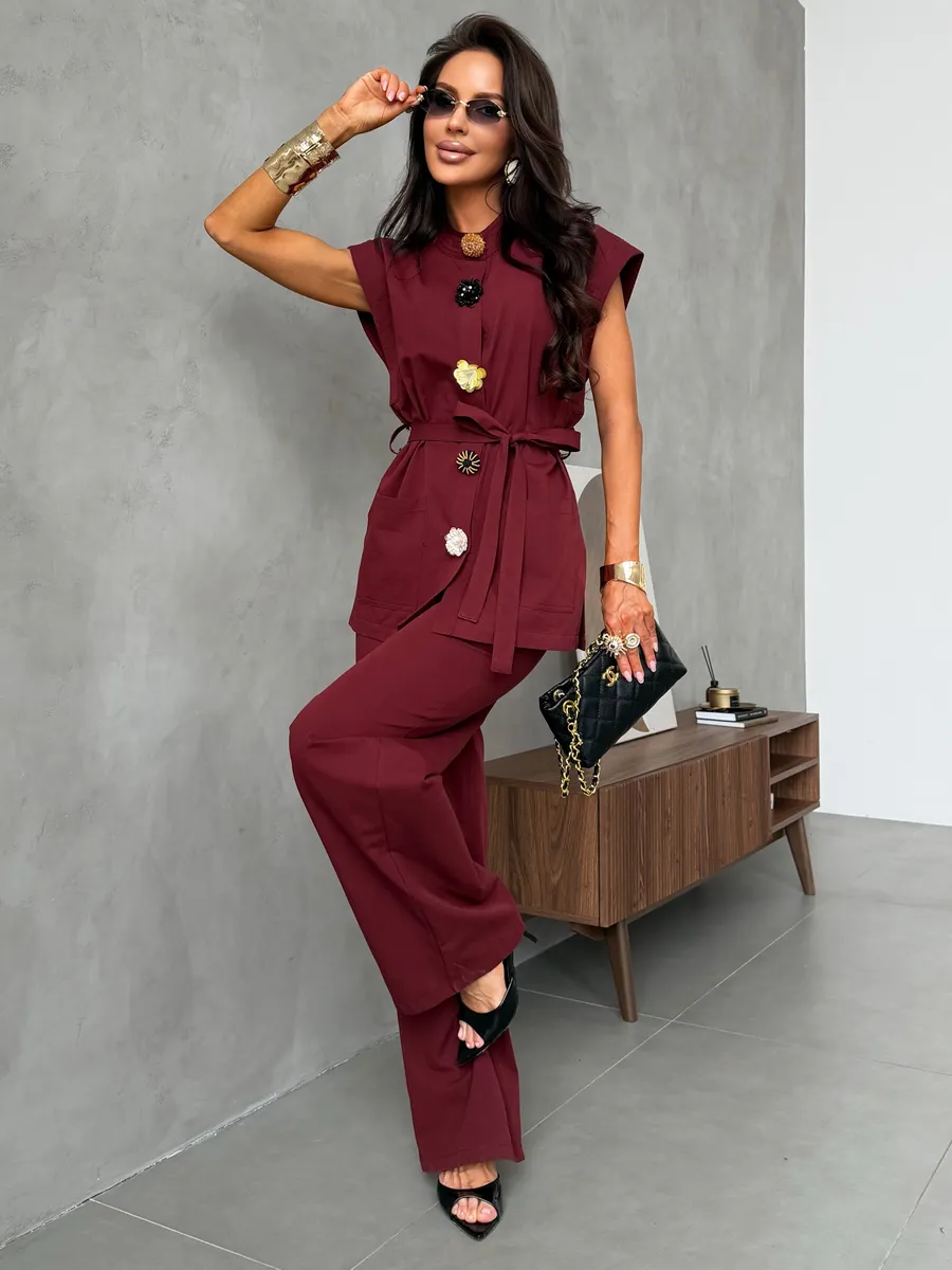 Бордовый костюм брючный летний праздничный с жилеткой