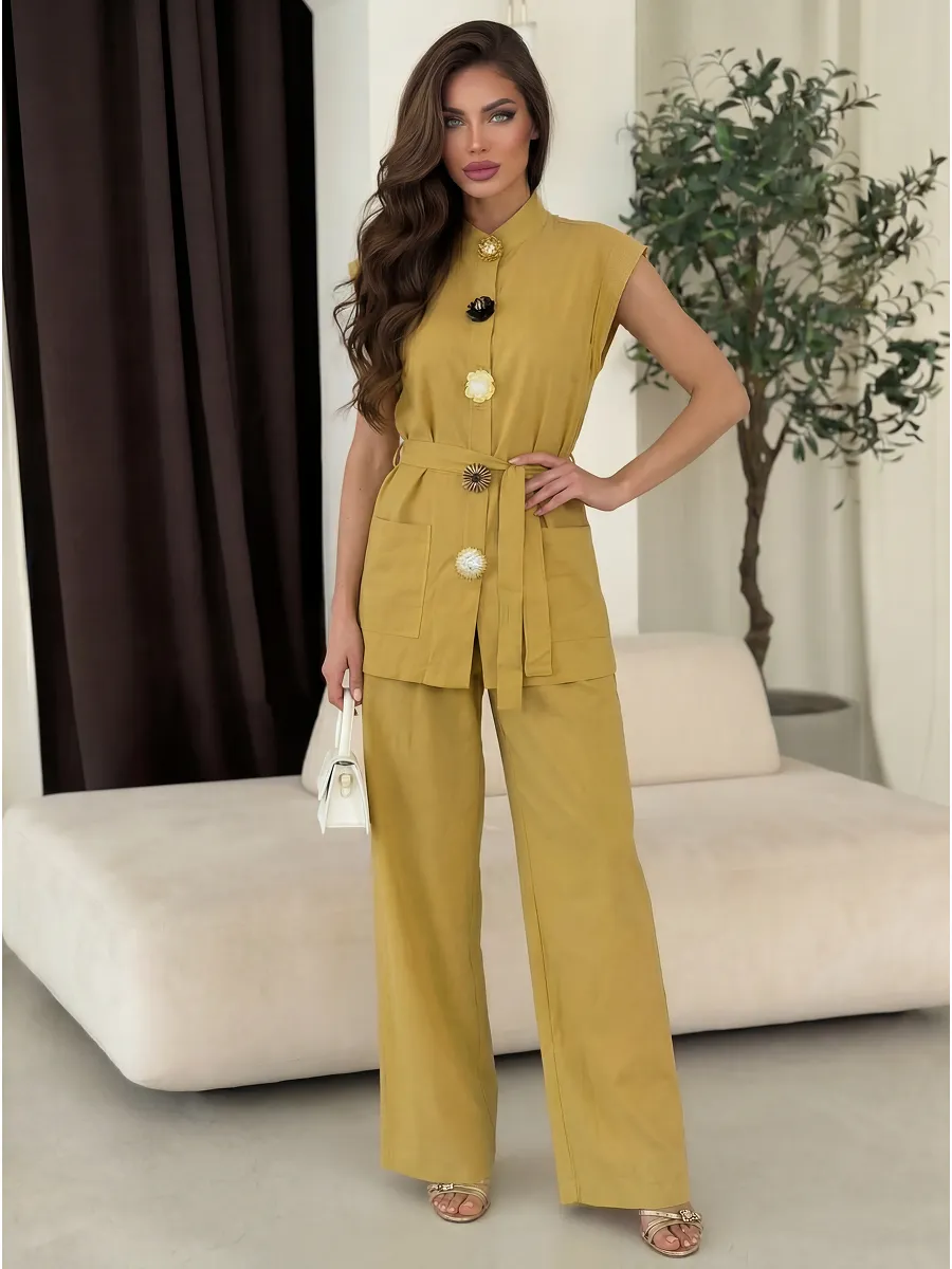 Желтый костюм брючный летний праздничный с жилеткой