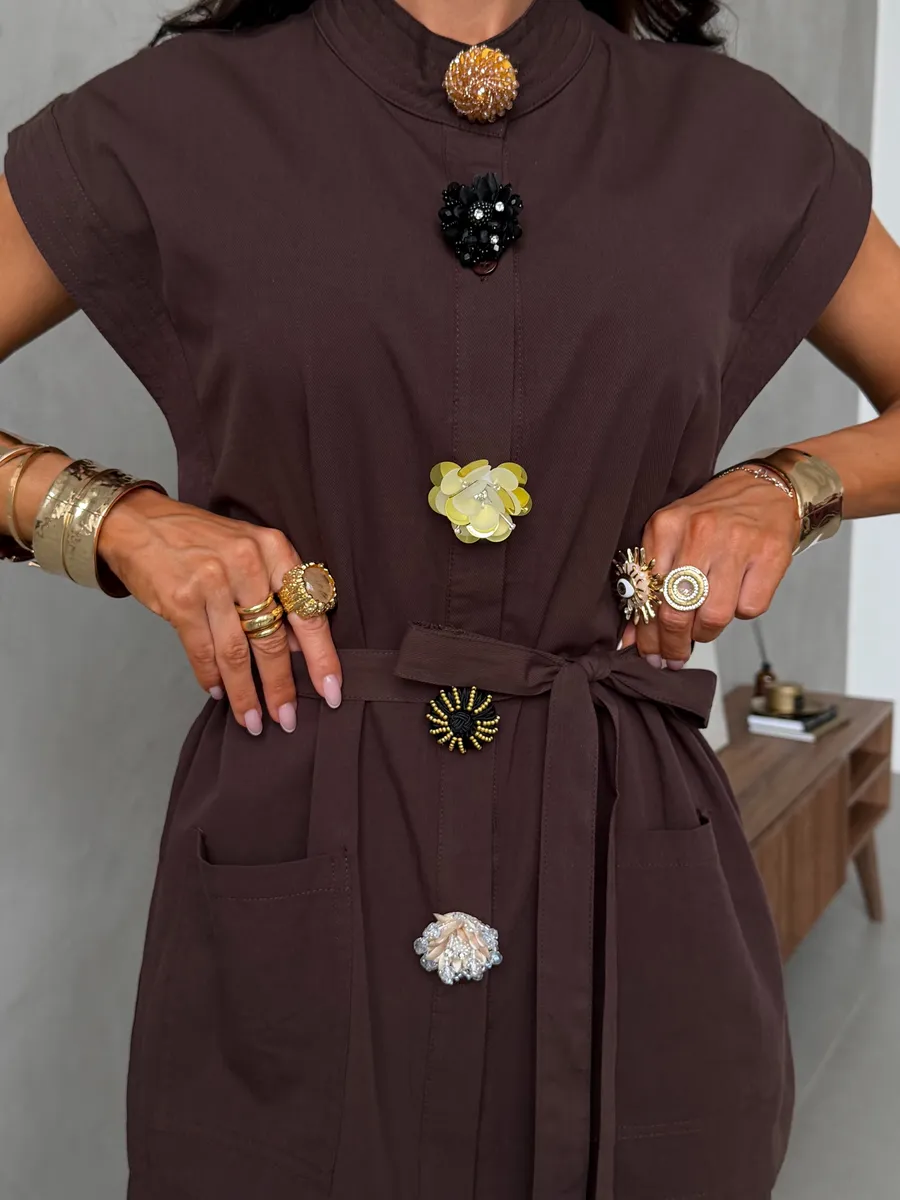 Коричневый костюм брючный летний праздничный с жилеткой