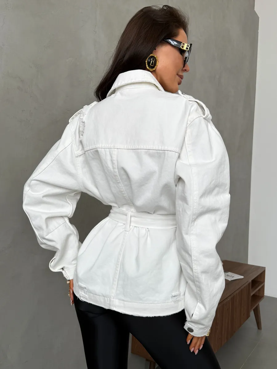 Белая джинсовая куртка весенняя