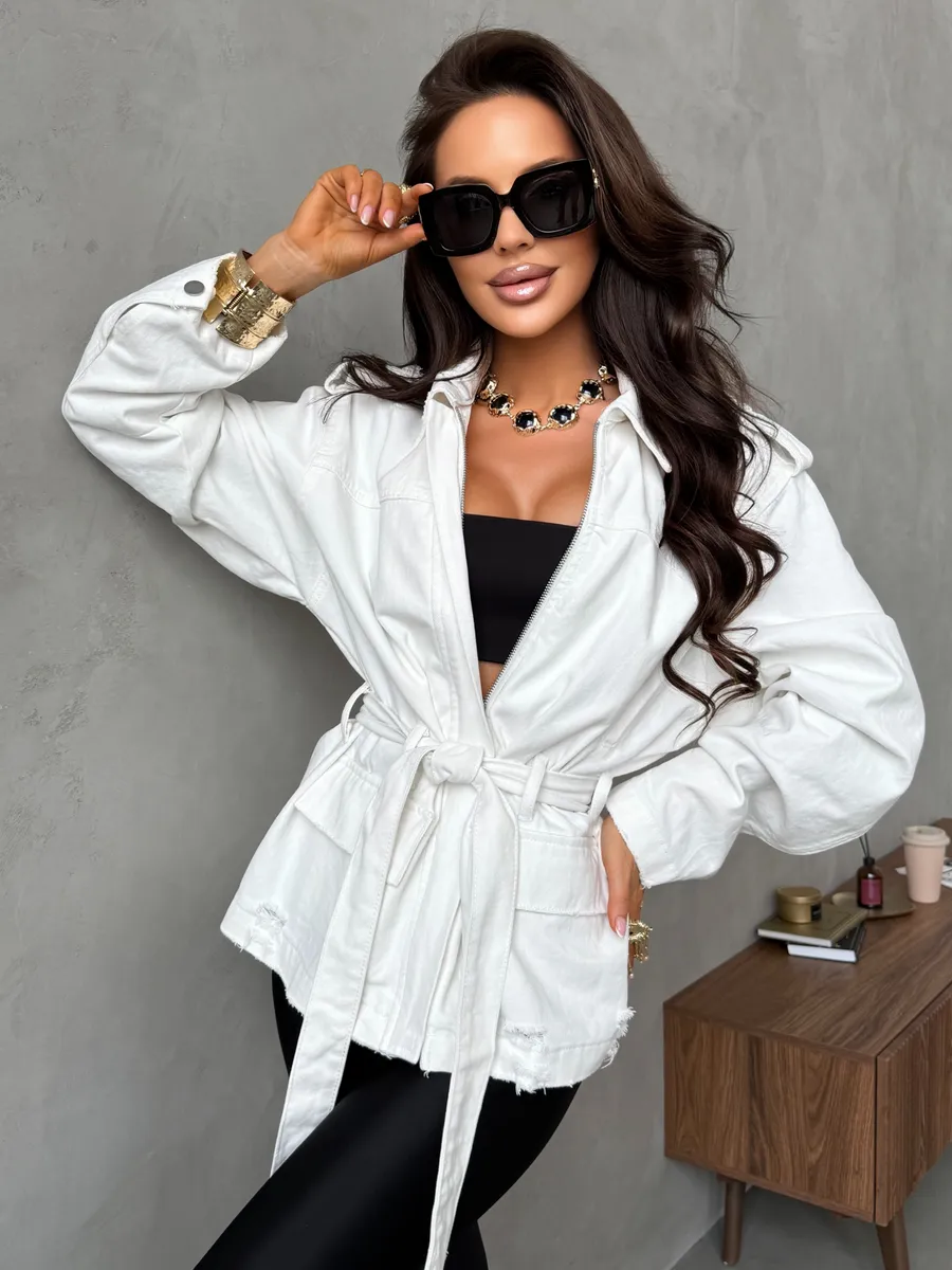 Белая джинсовая куртка весенняя