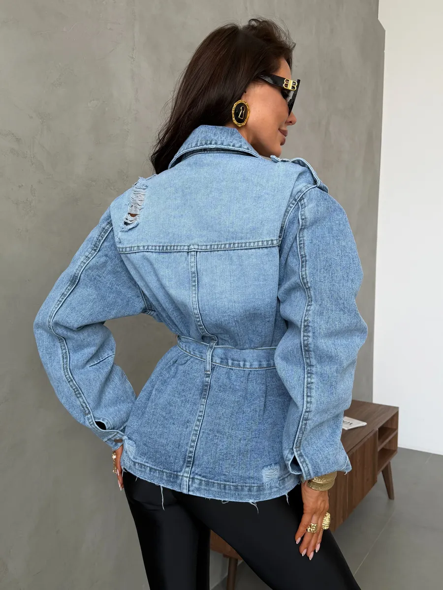 Синяя джинсовая куртка весенняя