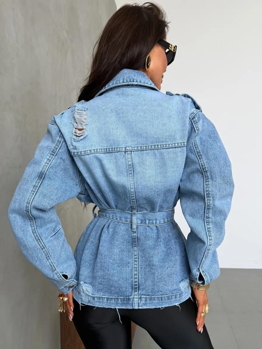 Синяя джинсовая куртка весенняя