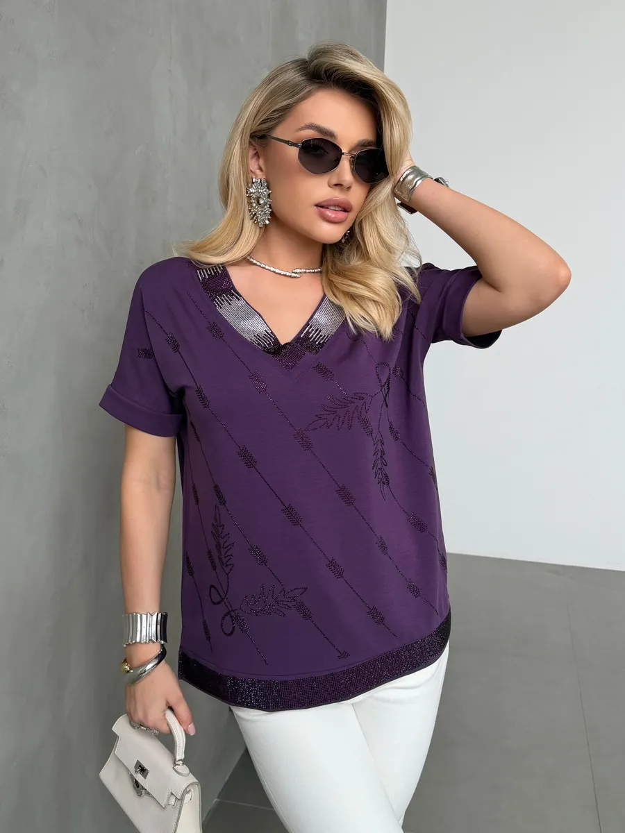 Фиолетовая нарядная кофта больших размеров со стразами