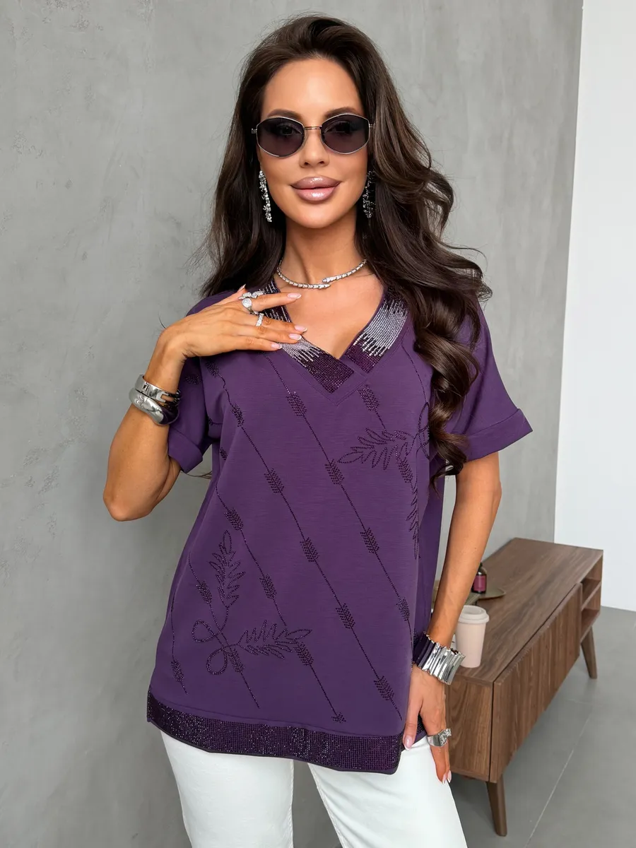 Фиолетовая нарядная кофта больших размеров со стразами