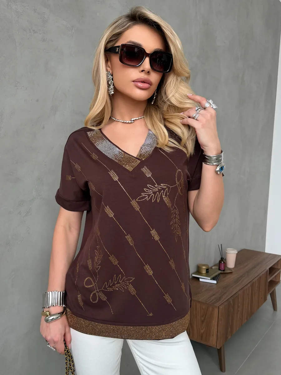 Коричневая нарядная кофта больших размеров со стразами