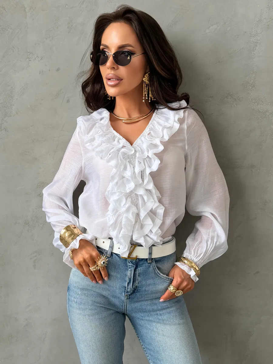 Белая летняя нарядная блузка офисная с рюшами и воланами