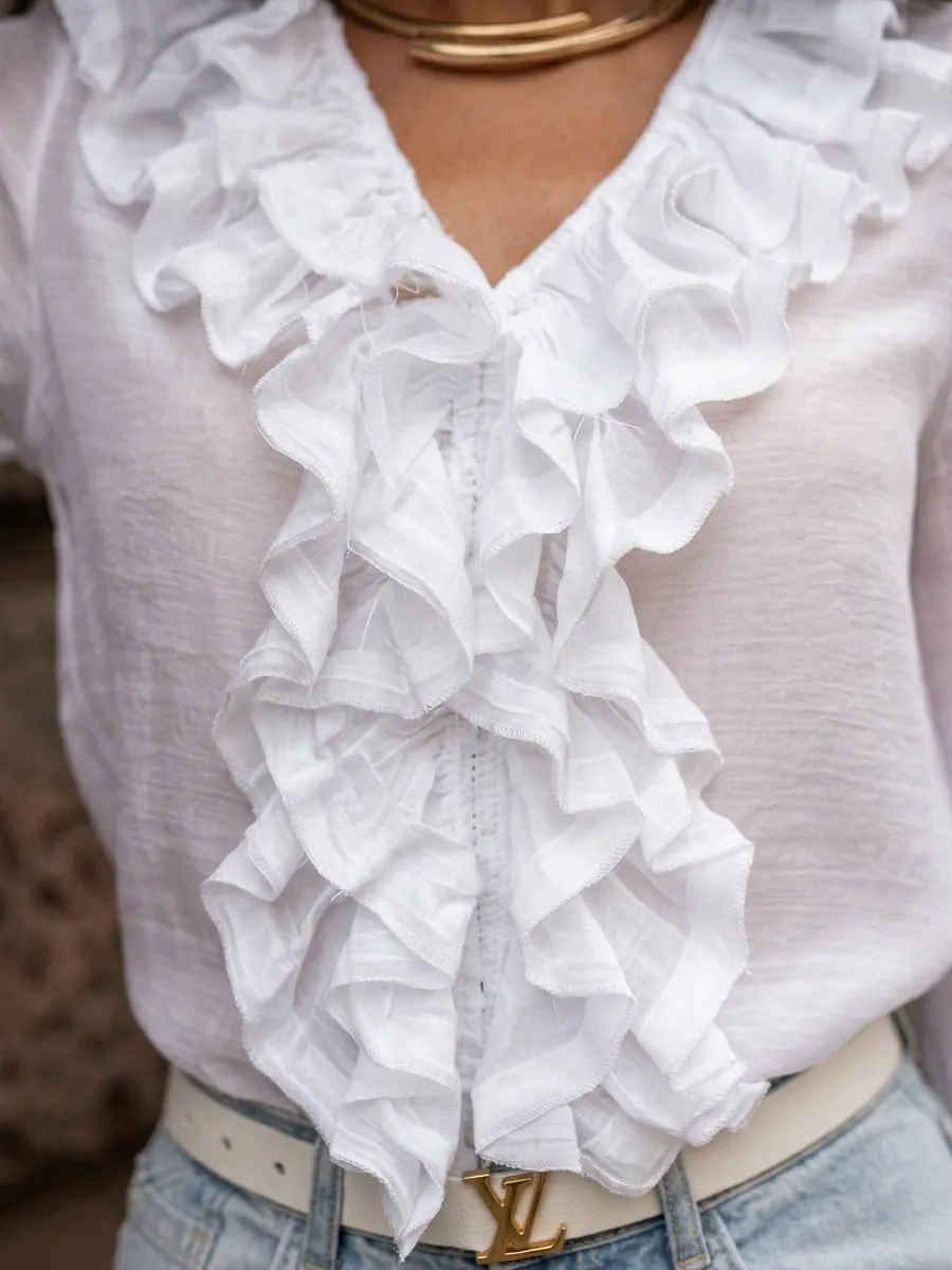 Белая летняя нарядная блузка офисная с рюшами и воланами