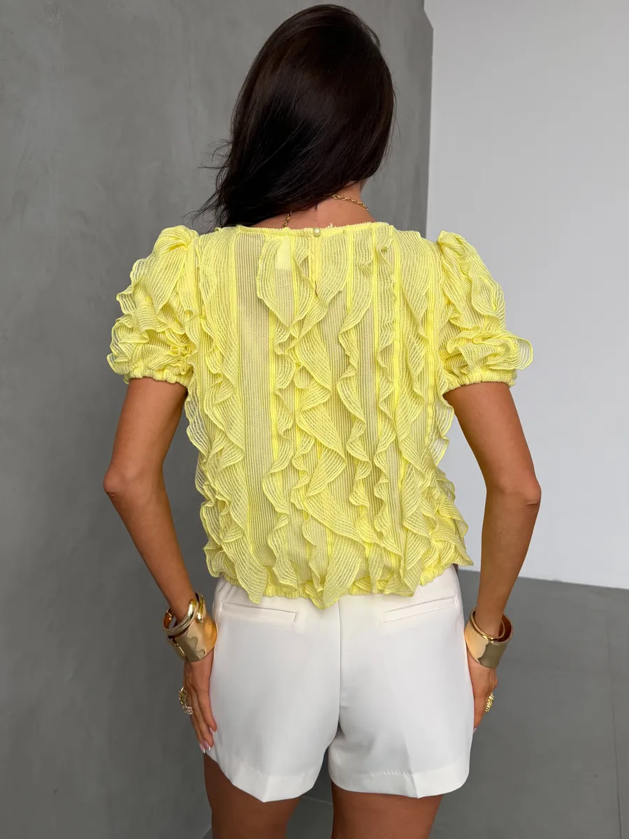 Желтая летняя нарядная блузка с рюшами
