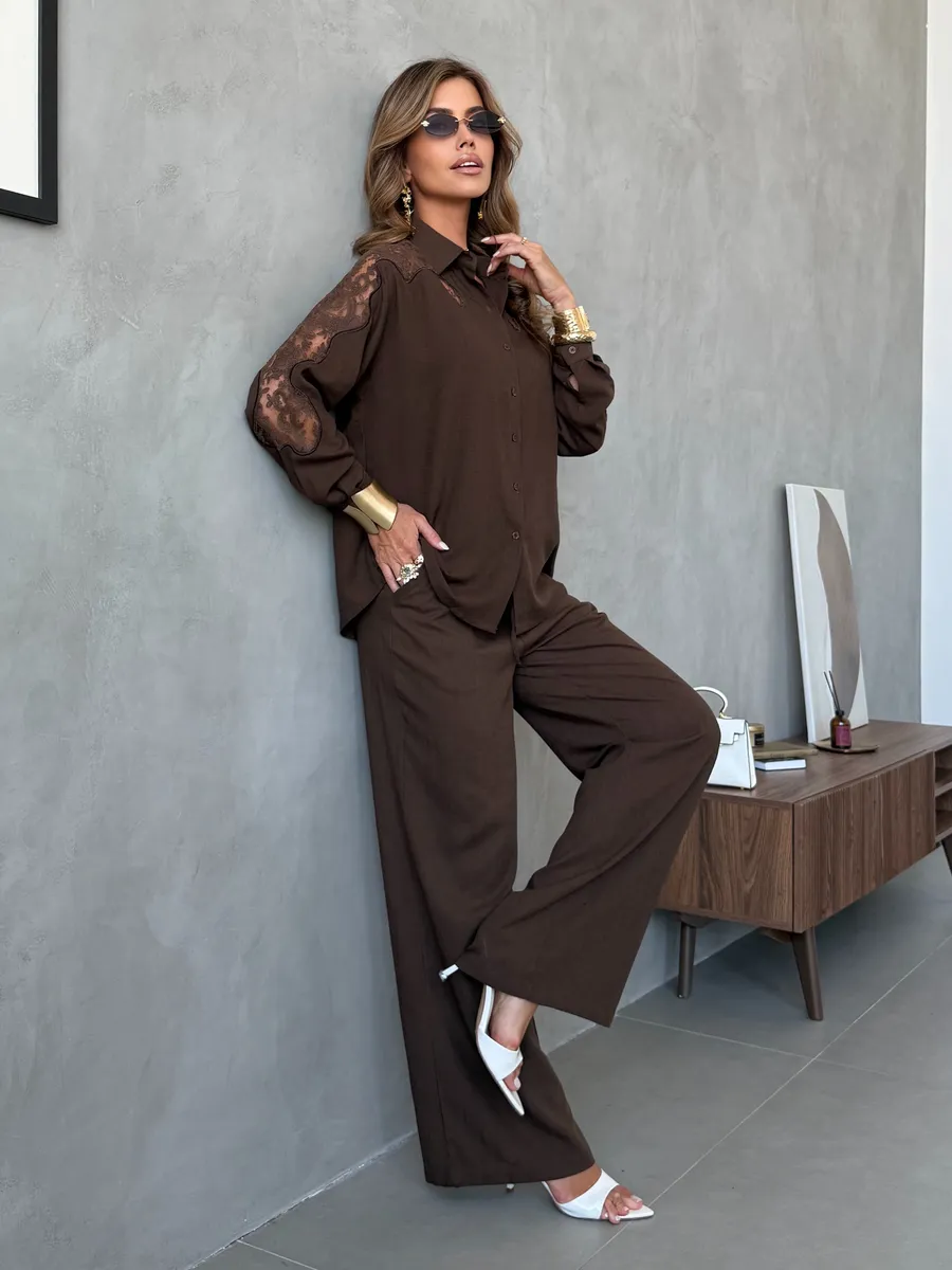 Шоколадный нарядный костюм летний льняной с брюками палаццо и рубашкой
