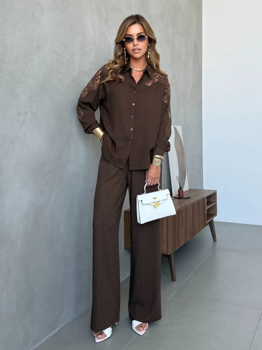 Шоколадный нарядный костюм летний льняной с брюками палаццо и рубашкой