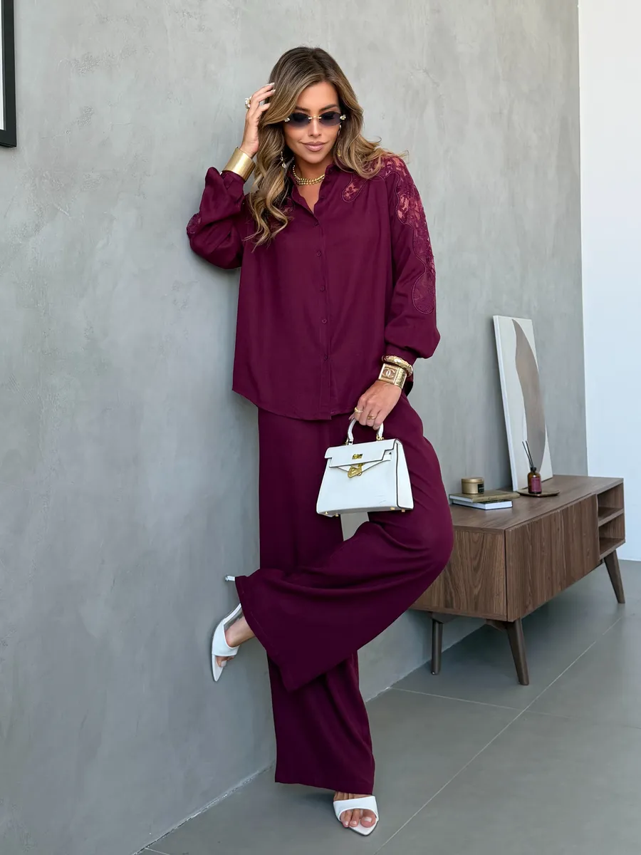 Нарядный костюм летний льняной с брюками палаццо и рубашкой