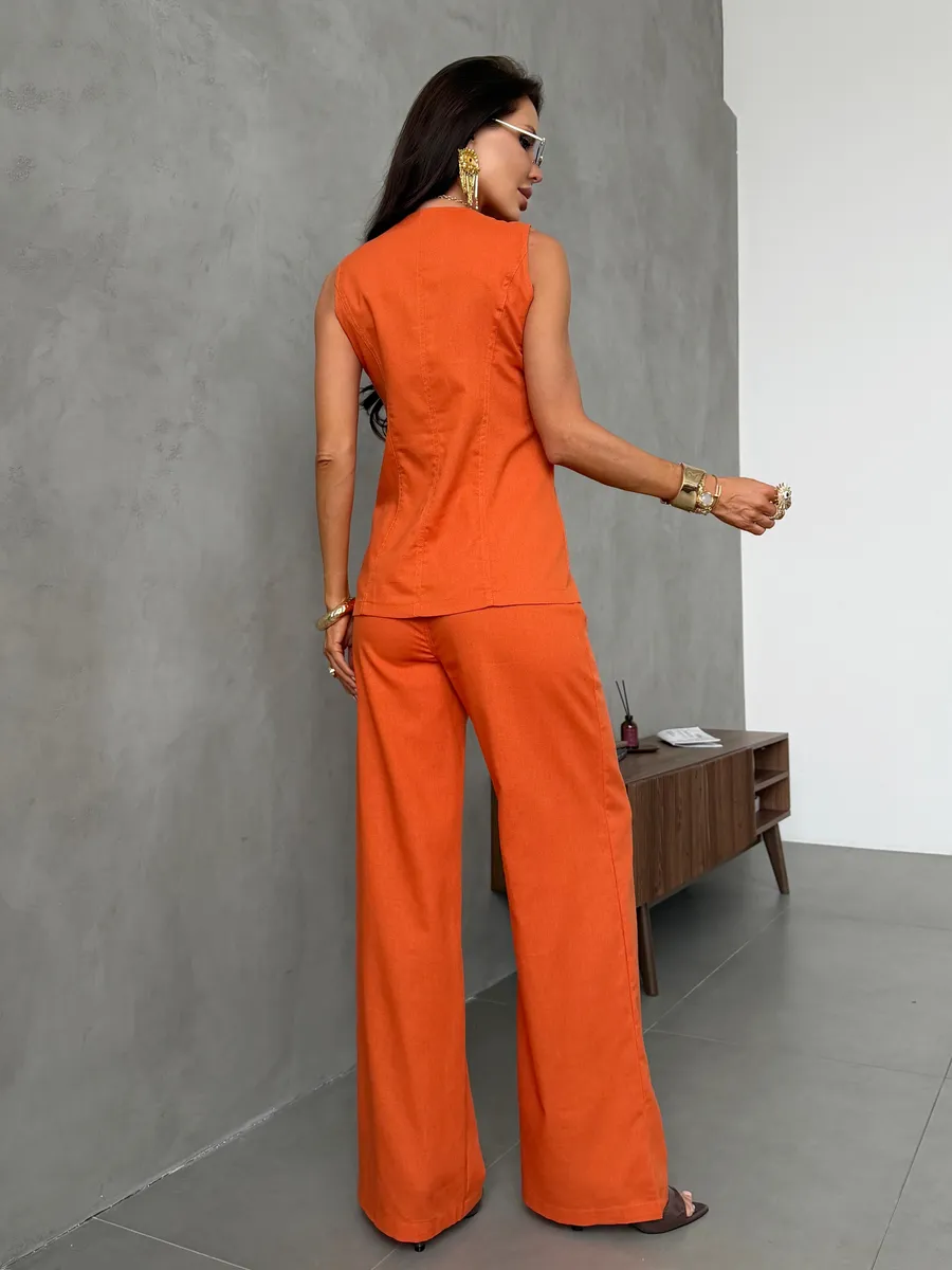 Оранжевый летний костюм льняной с жилетом и брюками палаццо