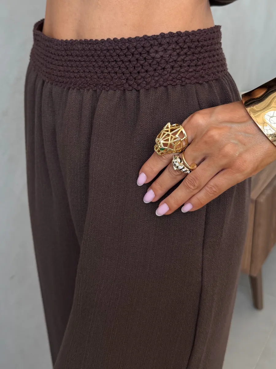 Коричневый летний костюм с рубашкой жилеткой и брюками палаццо