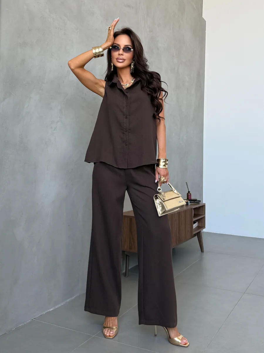 Коричневый летний костюм с рубашкой жилеткой и брюками палаццо