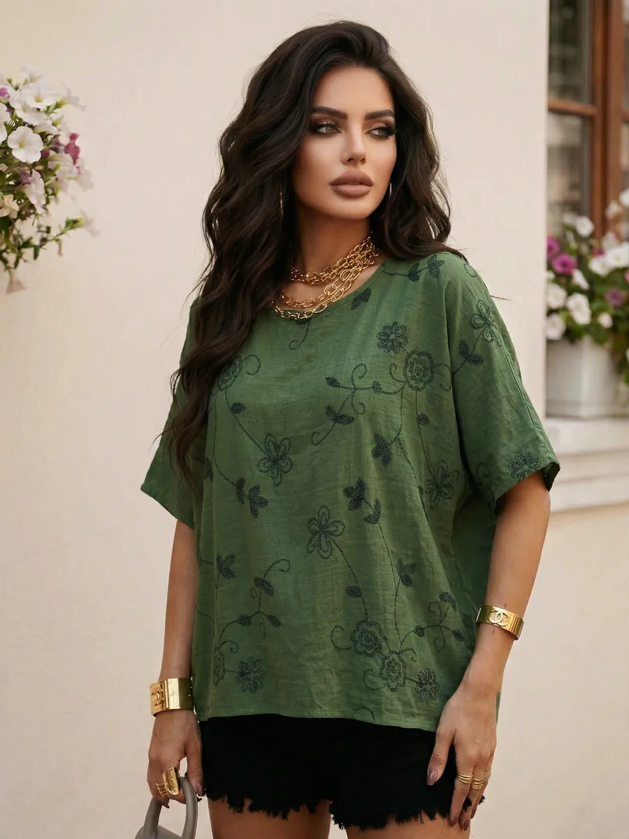 Зеленая летняя нарядная блузка больших размеров с цветочным принтом
