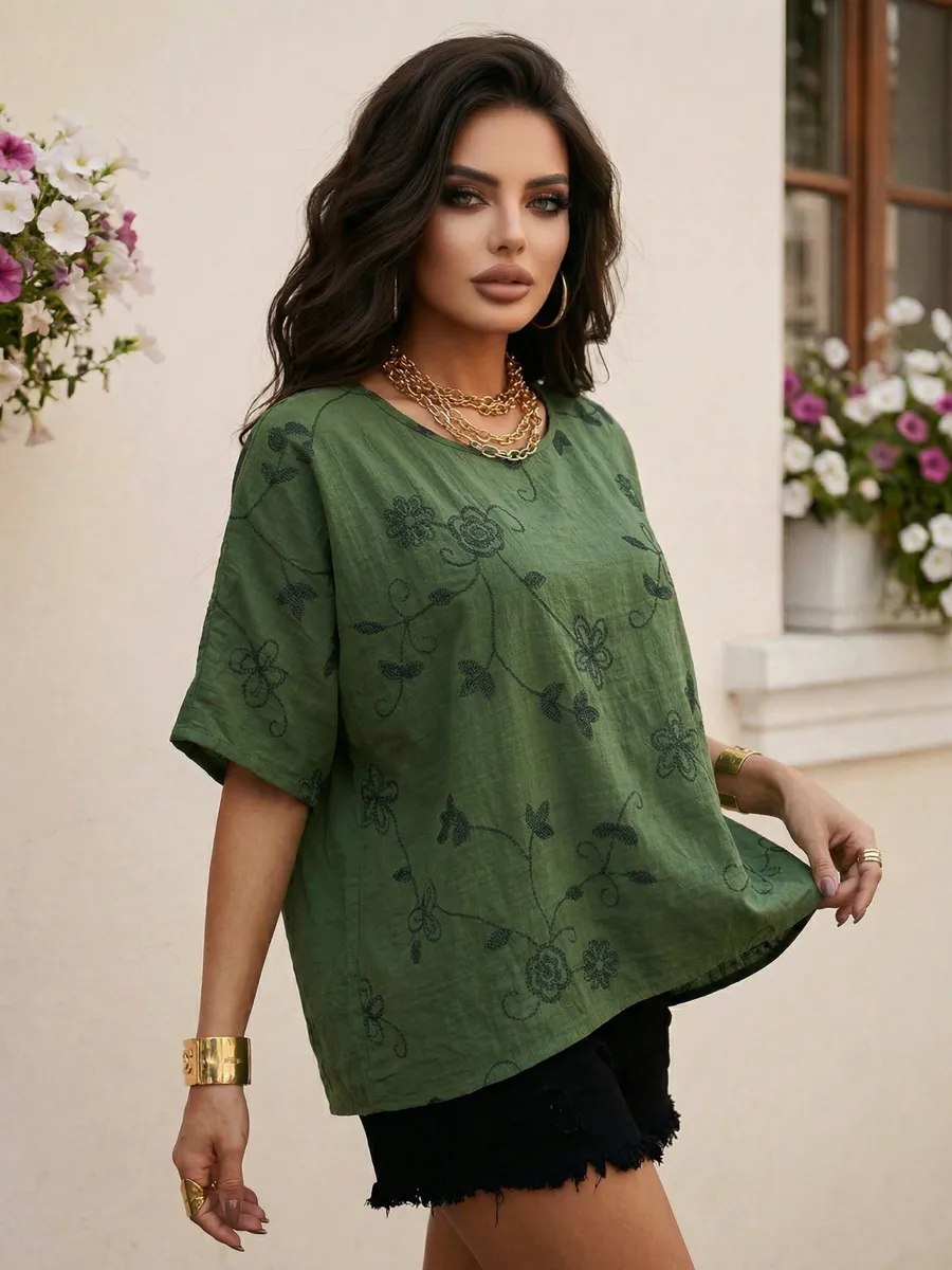 Зеленая летняя нарядная блузка больших размеров с цветочным принтом