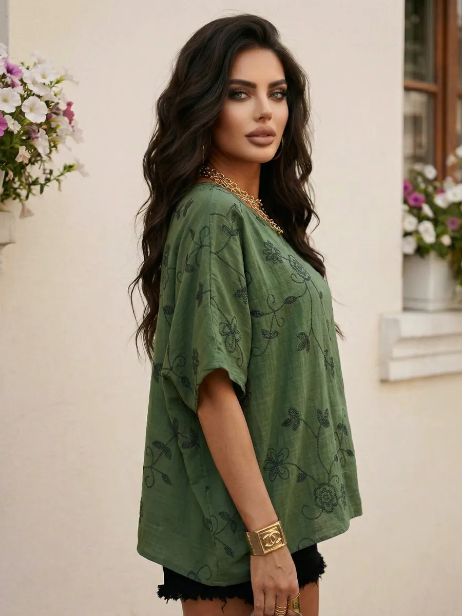 Зеленая летняя нарядная блузка больших размеров с цветочным принтом