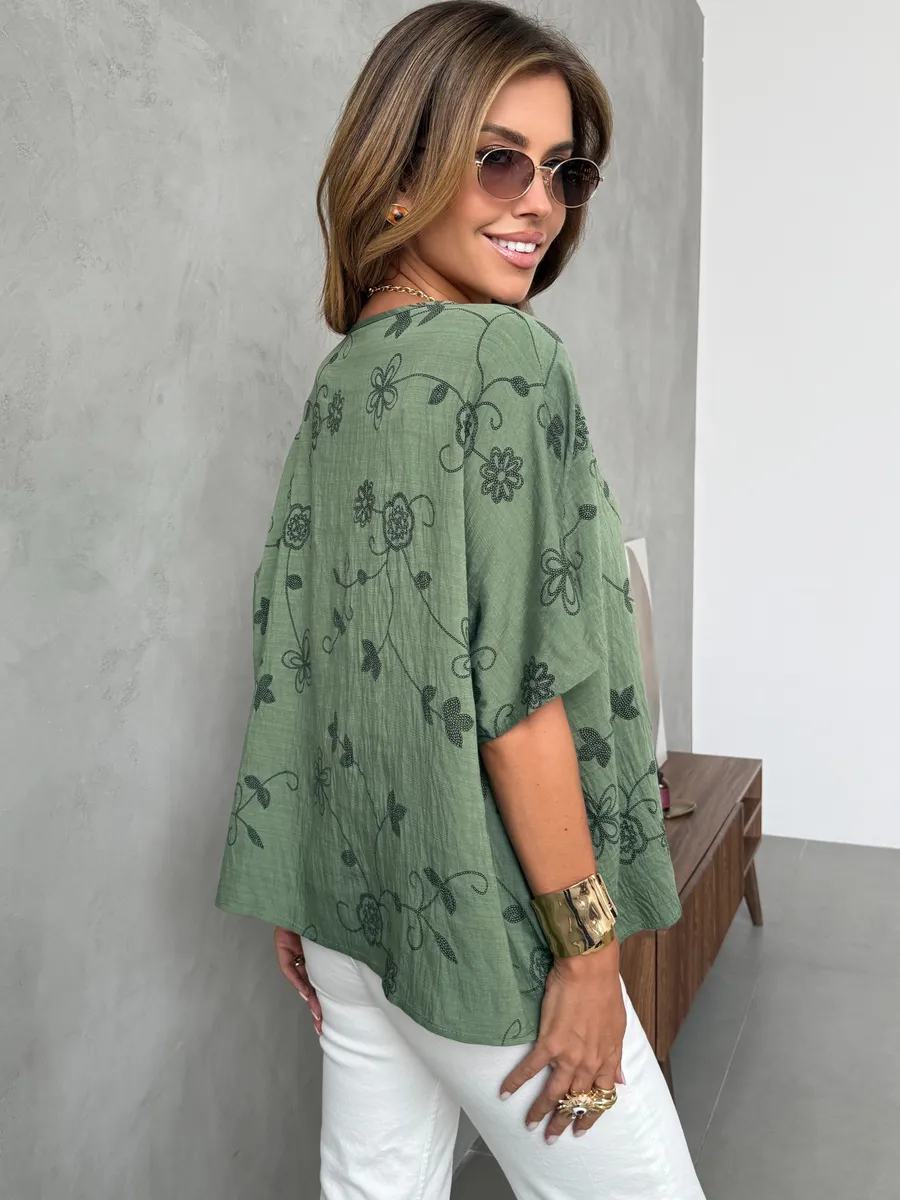 Зеленая летняя нарядная блузка больших размеров с цветочным принтом