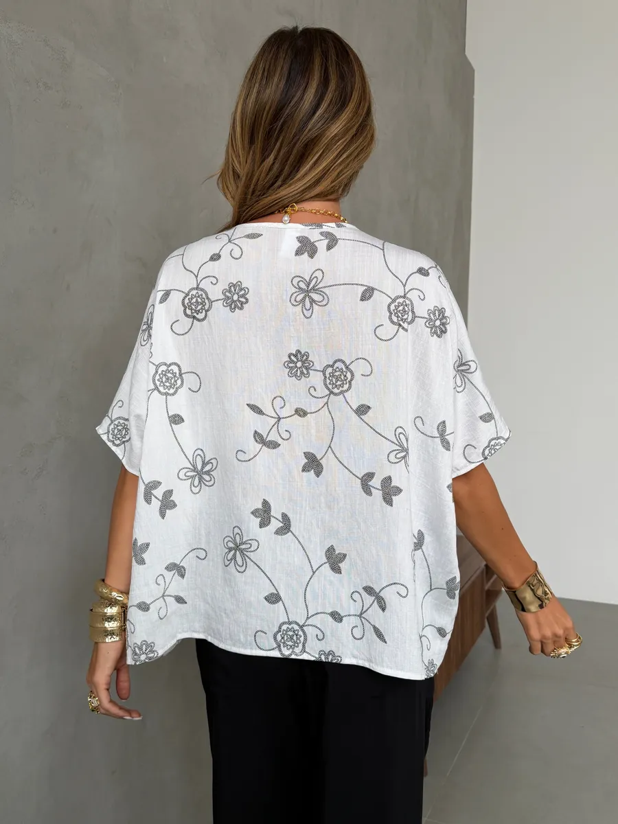 Белая летняя нарядная блузка больших размеров с цветочным принтом