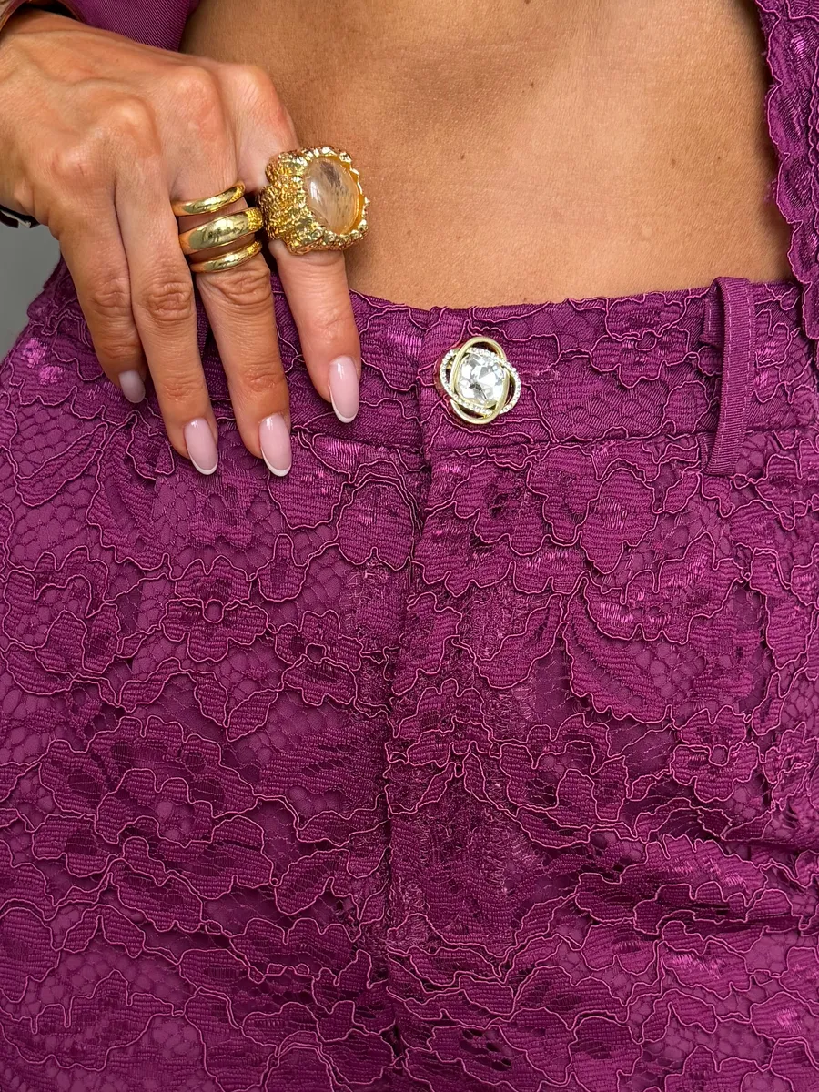 Фиолетовый летний костюм кружевной с жилеткой и брюками палаццо
