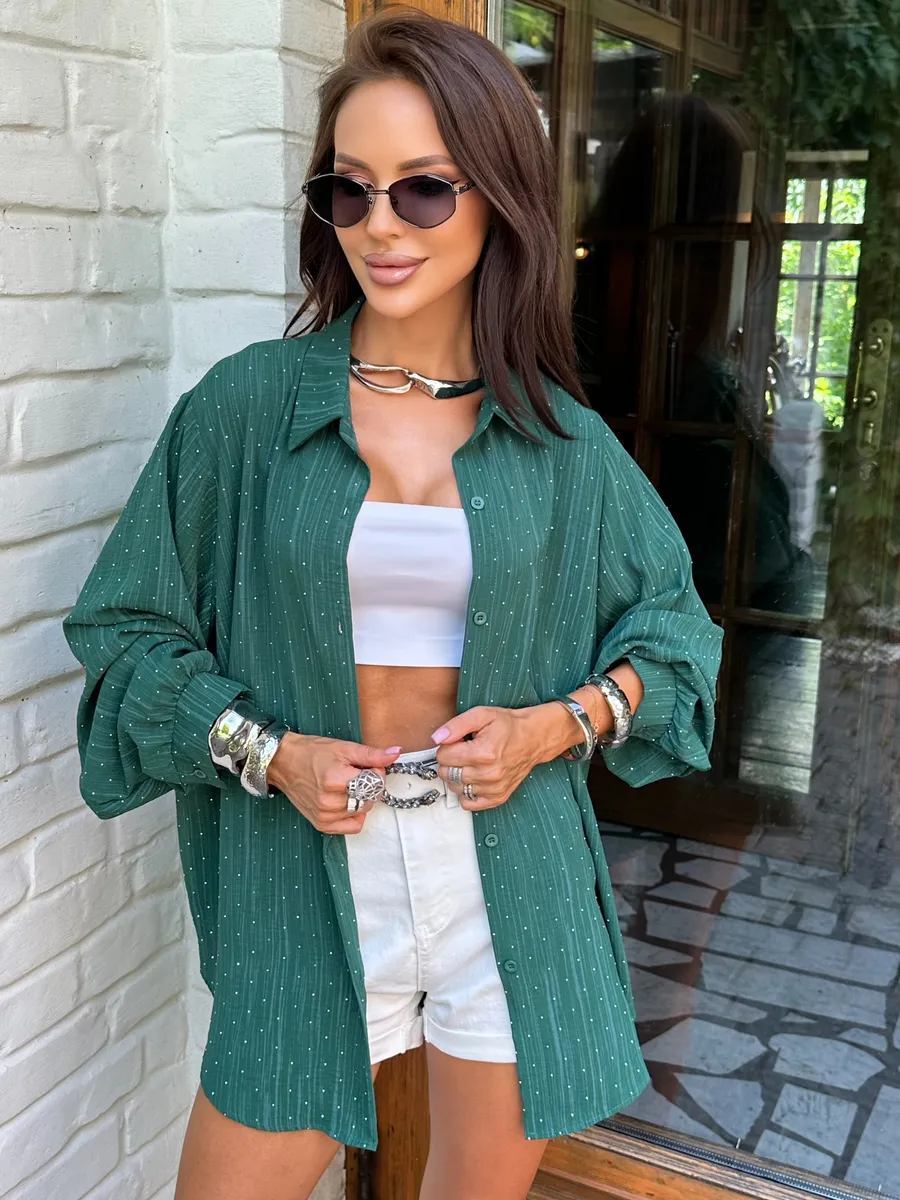 Зеленая нарядная рубашка оверсайз со стразами