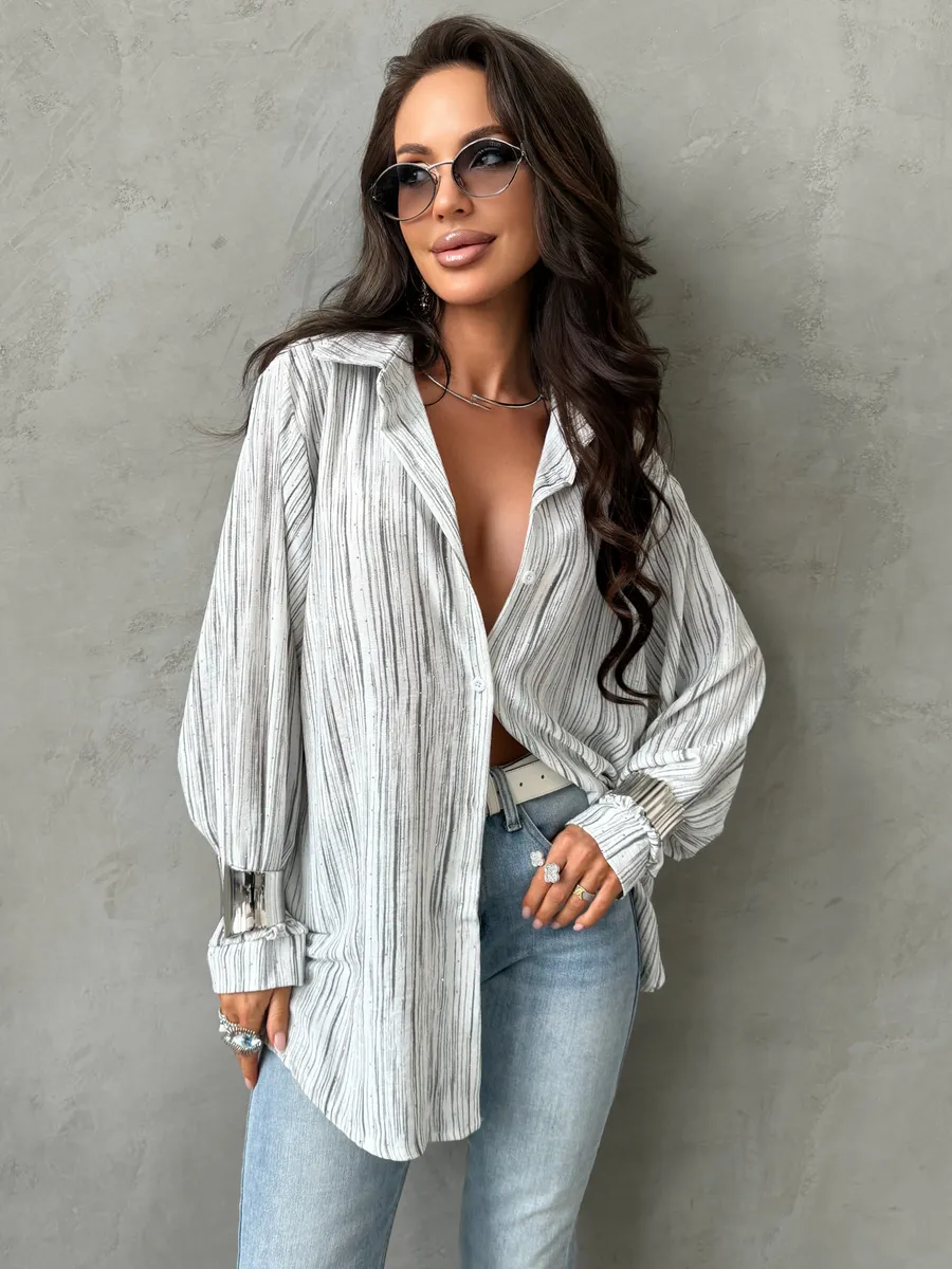 Белая нарядная рубашка оверсайз со стразами