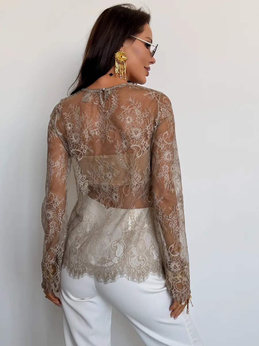 Бежевая нарядная кружевная блузка праздничная вечерняя сетка