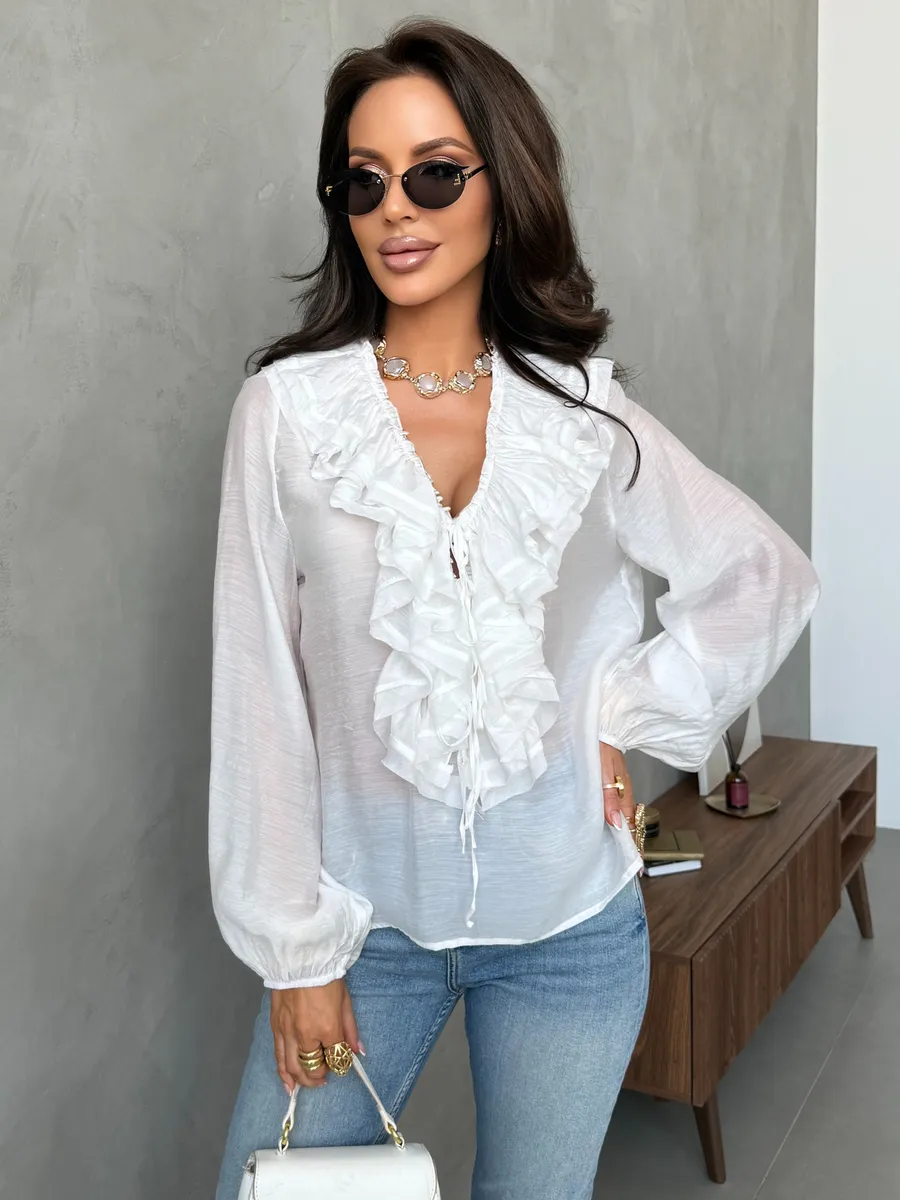 Белая нарядная праздничная блузка вечерняя офисная с воланами