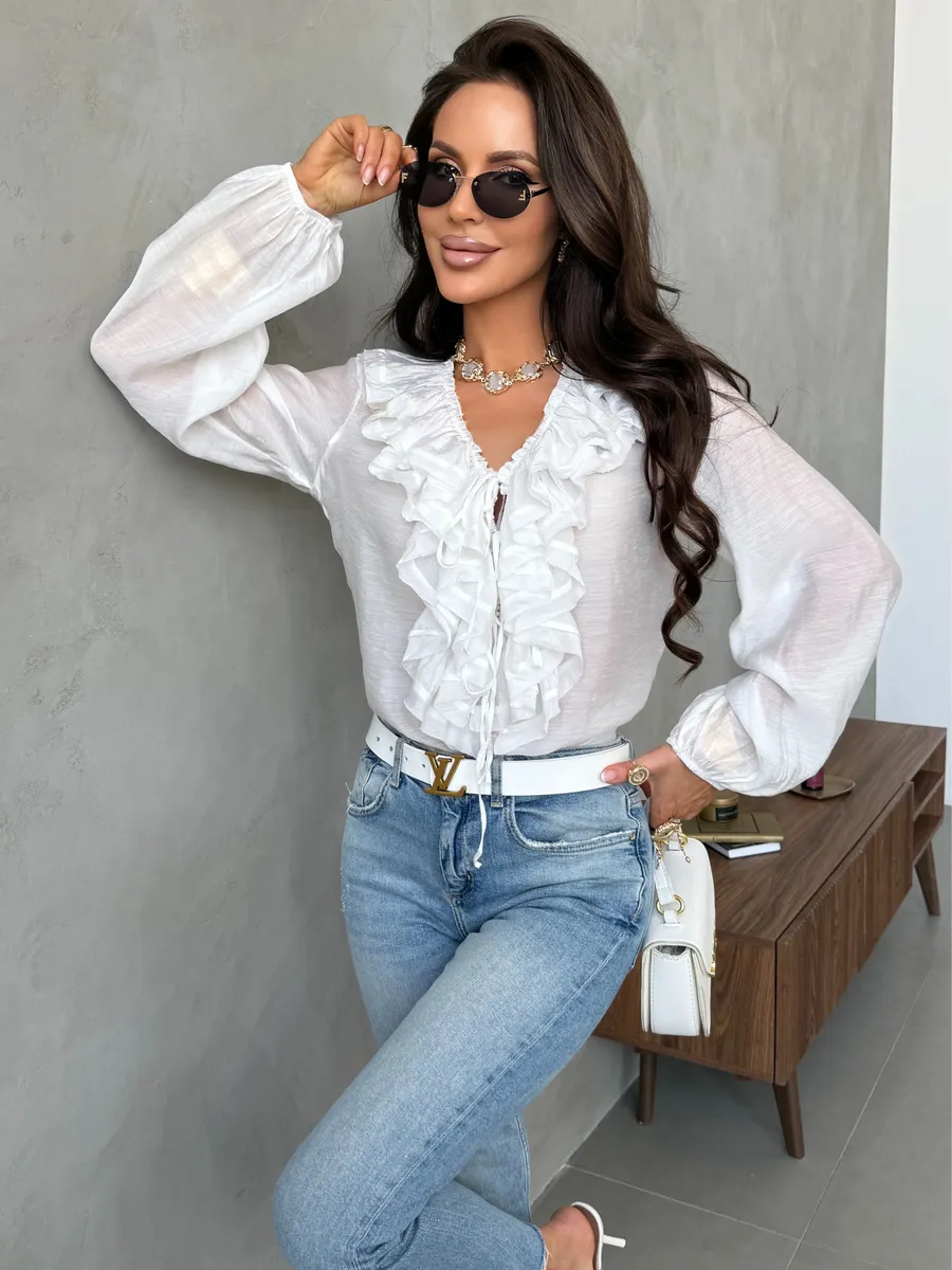 Белая нарядная праздничная блузка вечерняя офисная с воланами