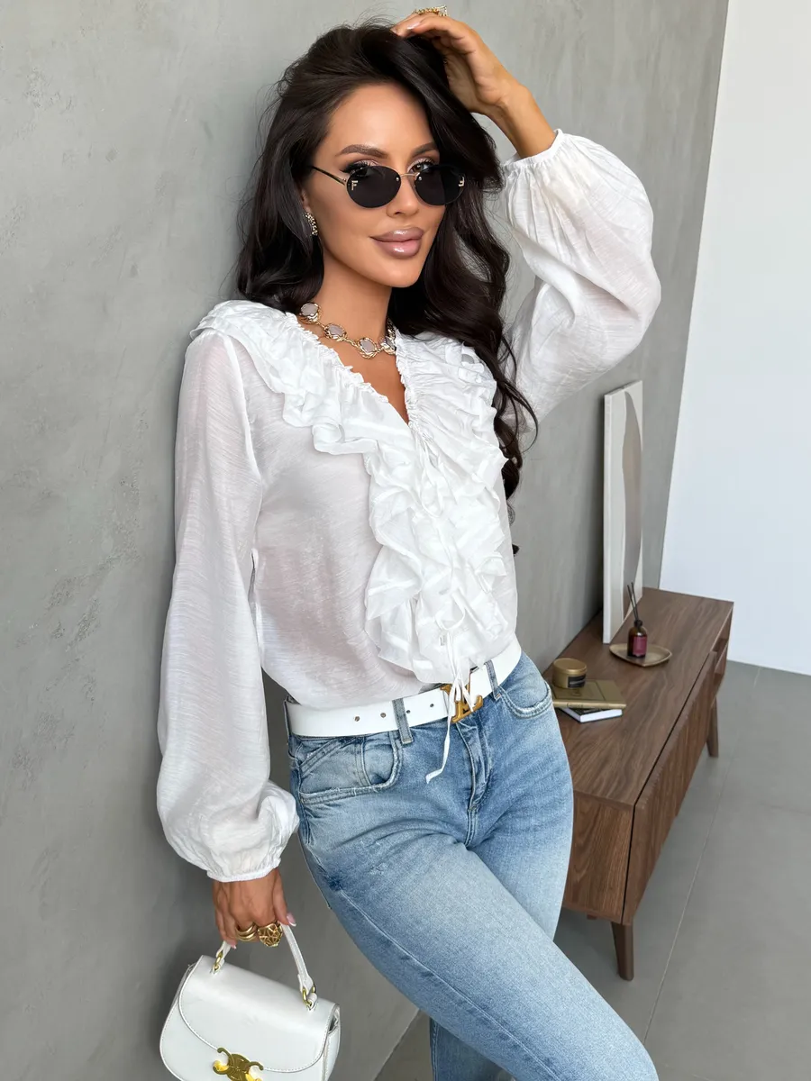 Белая нарядная праздничная блузка вечерняя офисная с воланами