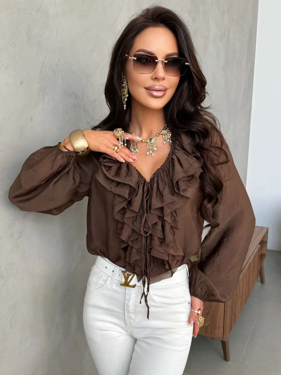 Коричневая нарядная праздничная блузка вечерняя офисная с воланами