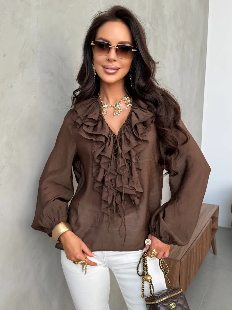 Коричневая нарядная праздничная блузка вечерняя офисная с воланами