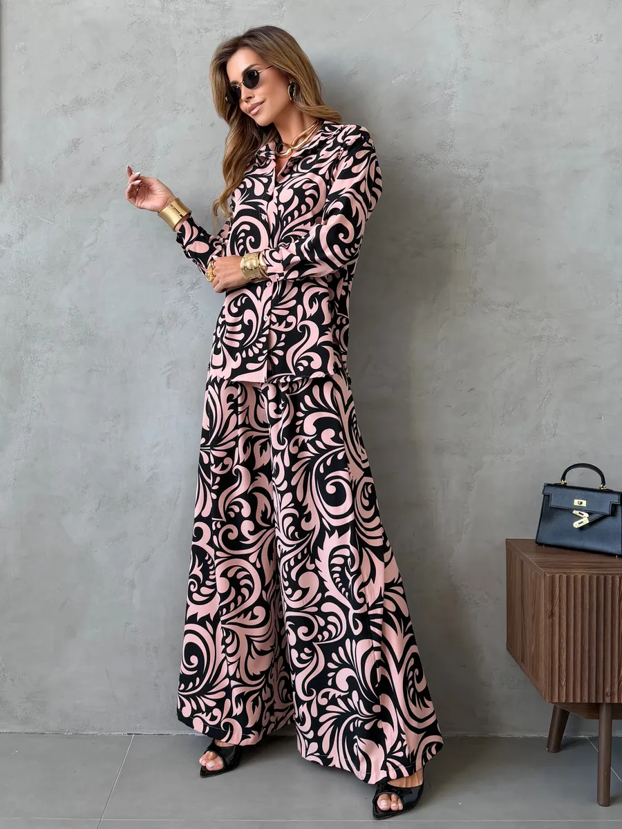 Черный брючный праздничный костюм летний двойка с принтом