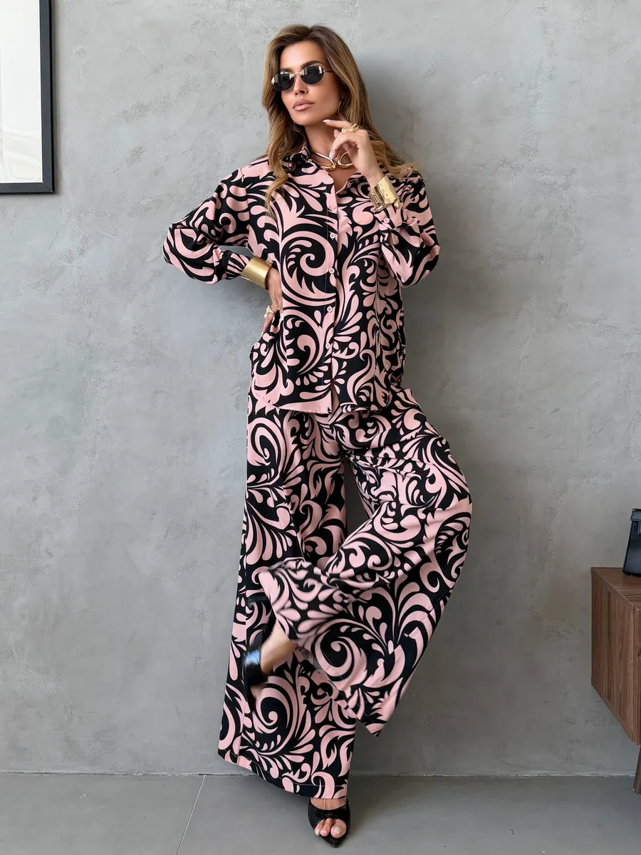 Черный брючный праздничный костюм летний двойка с принтом