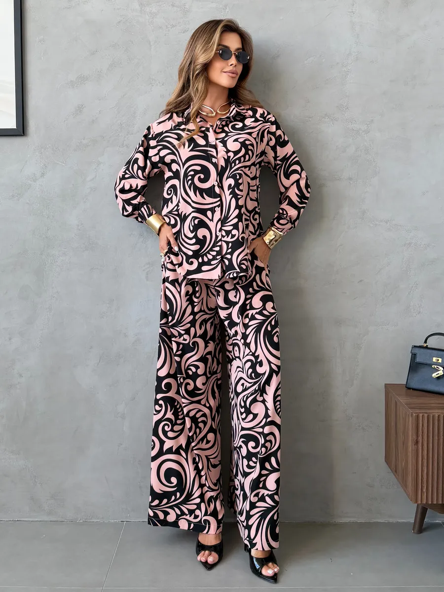 Черный брючный праздничный костюм летний двойка с принтом