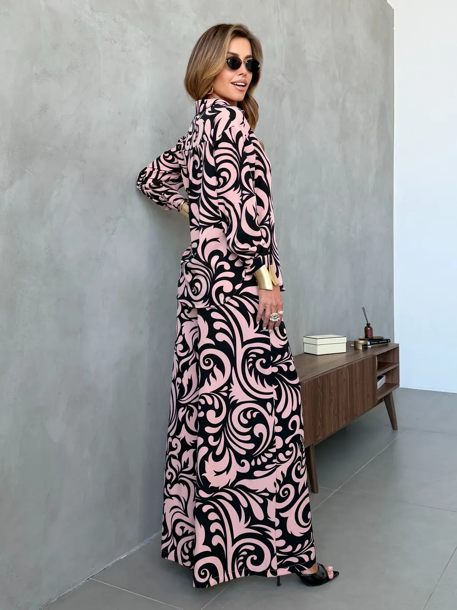 Черный брючный праздничный костюм летний двойка с принтом