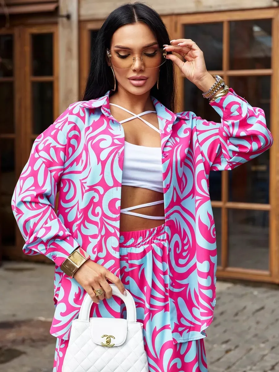 Фуксия брючный праздничный костюм летний двойка нарядный с принтом