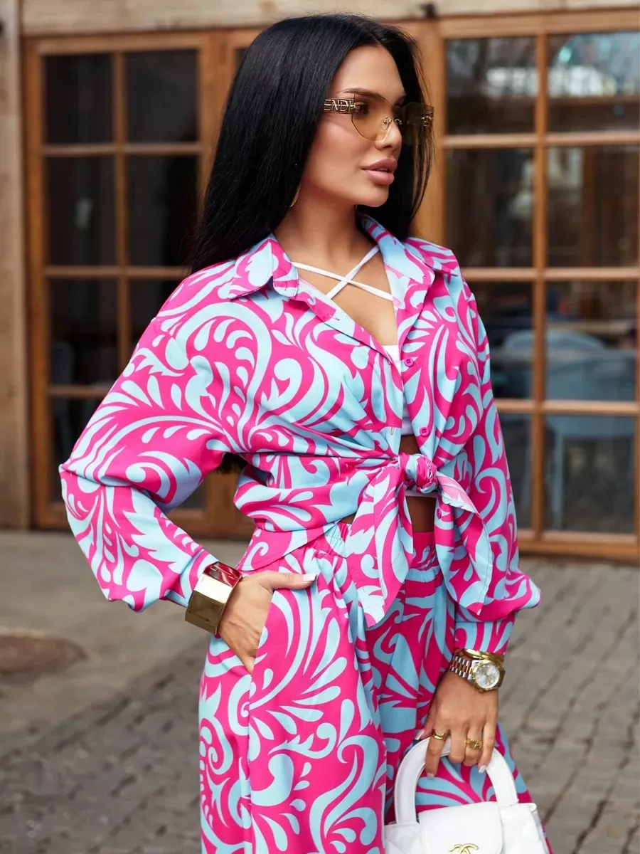 Фуксия брючный праздничный костюм летний двойка нарядный с принтом