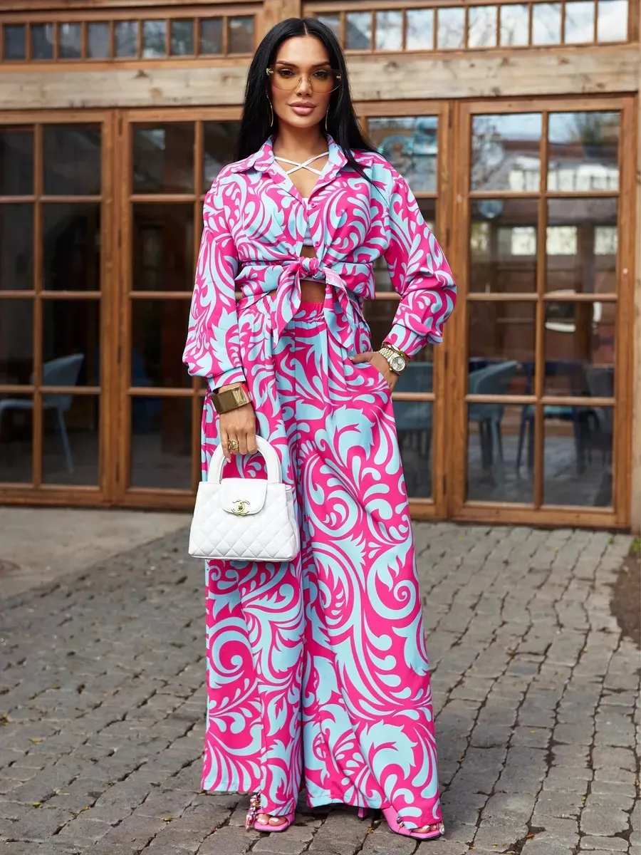 Фуксия брючный праздничный костюм летний двойка нарядный с принтом
