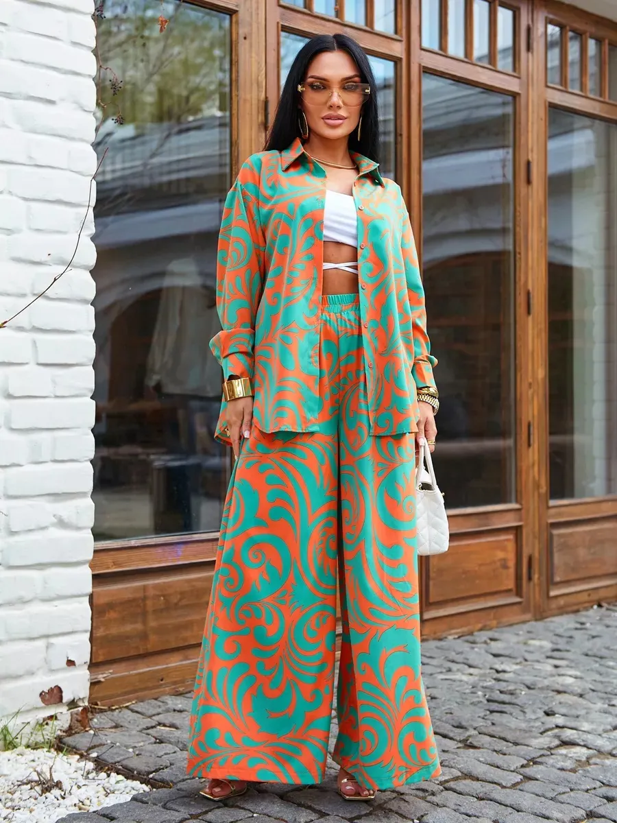 Зеленый брючный праздничный костюм летний двойка