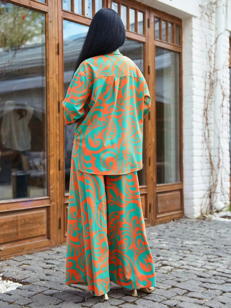 Зеленый брючный праздничный костюм летний двойка