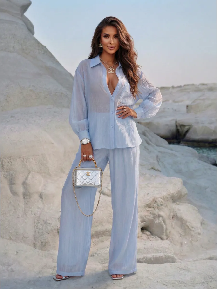 Голубой костюм брючный летний