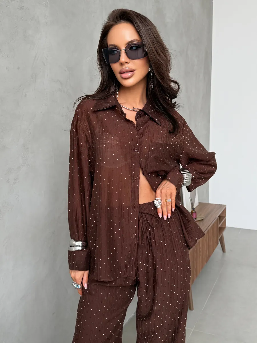 Коричневый костюм брючный летний