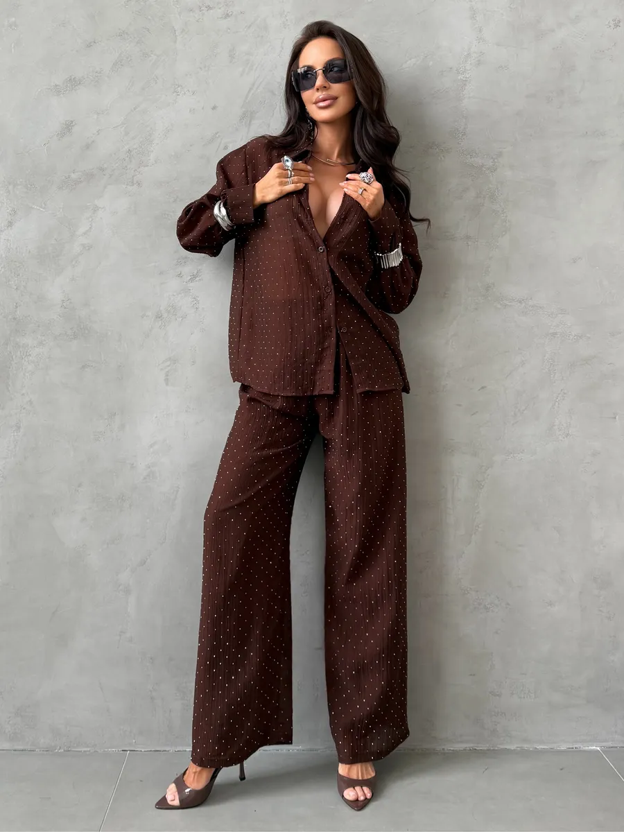 Коричневый костюм брючный летний