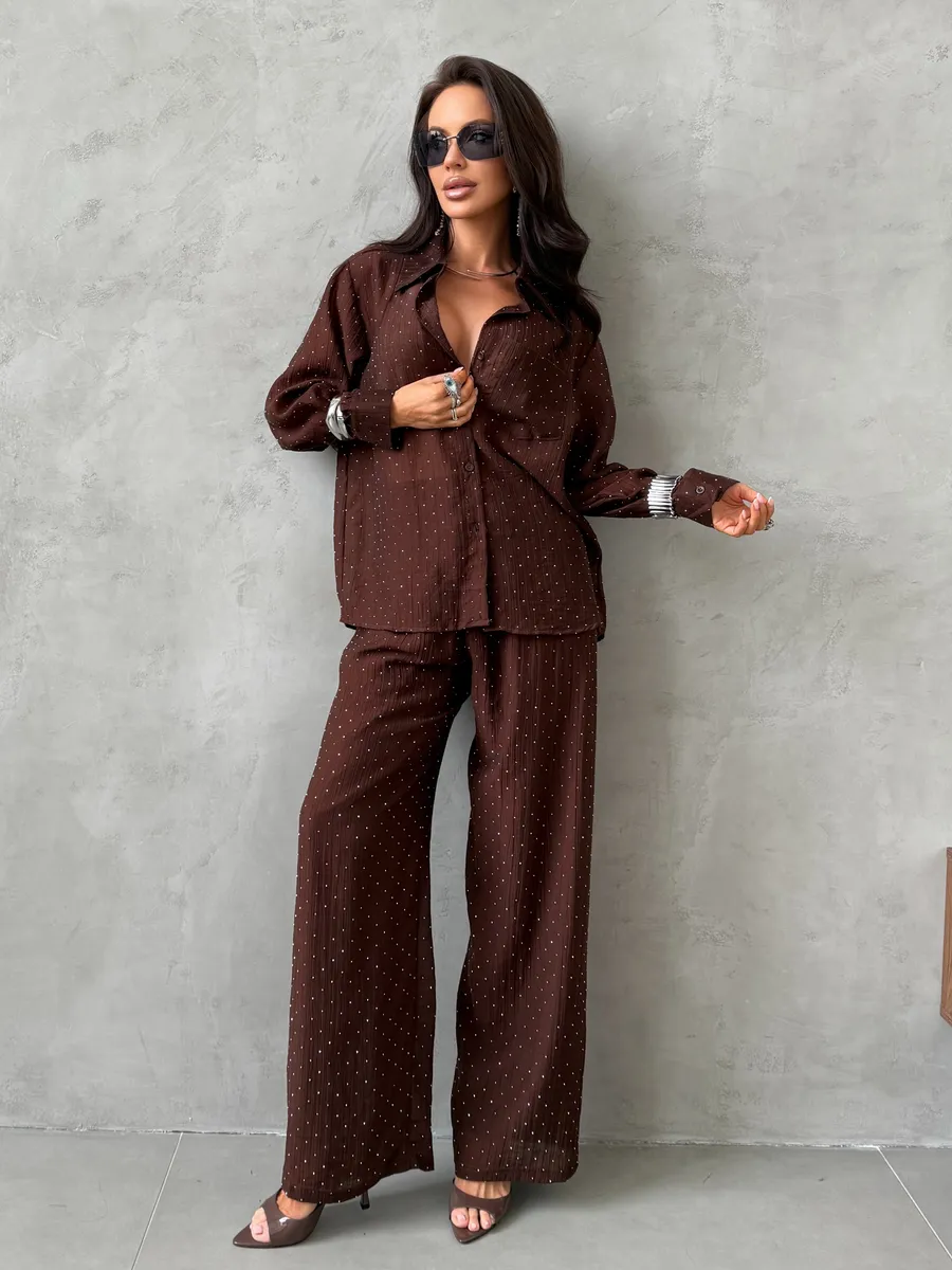 Коричневый костюм брючный летний