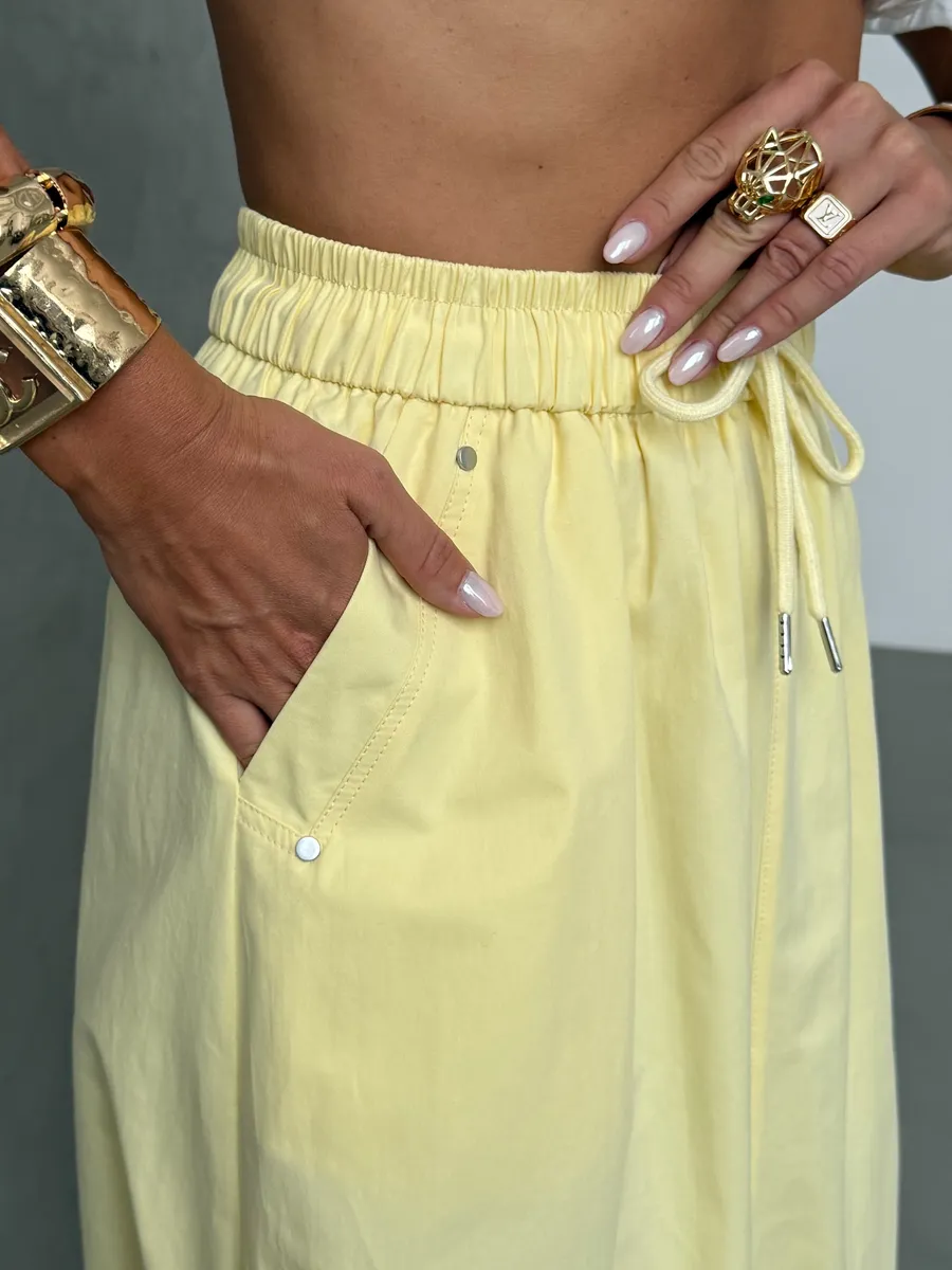 Желтая длинная летняя юбка миди